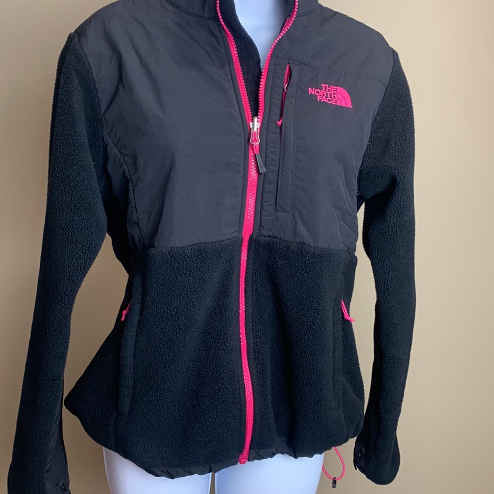 Woman’s Northface Lightweight Jacket - image 3